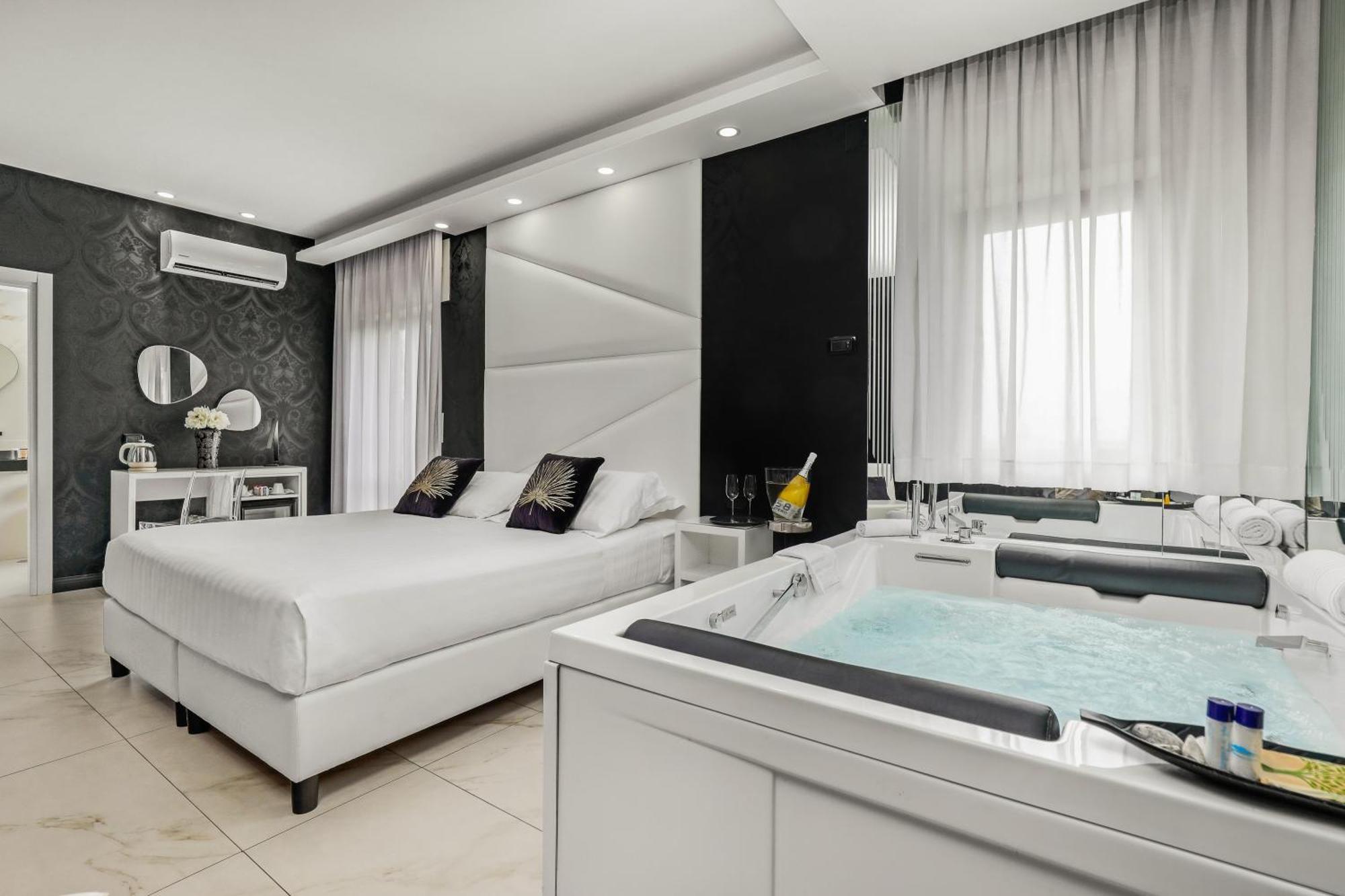Reggia Suite Spa Hotel Caserta Bagian luar foto