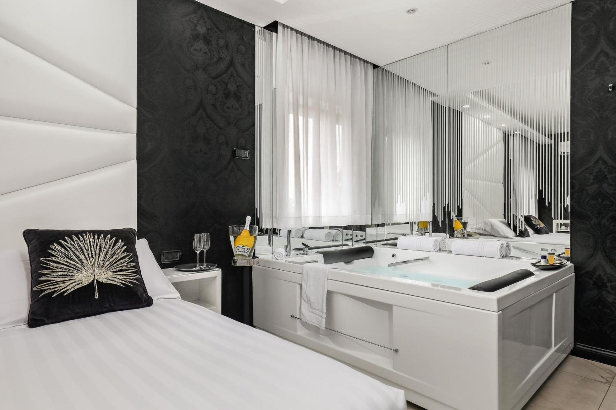 Reggia Suite Spa Hotel Caserta Bagian luar foto